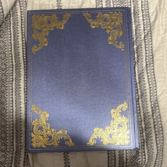 Authentic Gucci Marmont Book - Picture 3 of 6